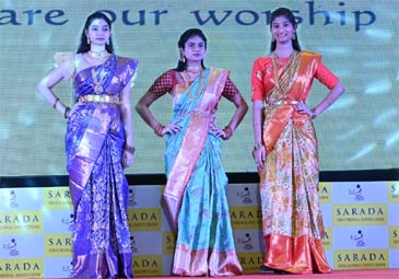 fashion : కళాంజలి వస్త్రాలు .. ర్యాంప్‌పై మెరిసిన విద్యార్థినులు
