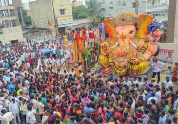 Ganesh immersion :   బాలాపూర్‌ గణేశుడి ఊరేగింపు.. ఫొటోలు