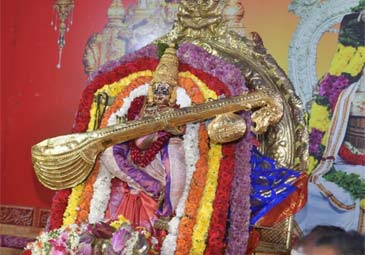 vijayawada : సరస్వతీ దేవిగా దర్శనమిచ్చిన దుర్గమ్మ