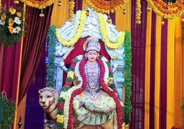 Devi sharnnavarathrulu :  దేవీ నవరాత్రి ఉత్సవాలు.. భక్తులకు దర్శనమిచ్చిన సరస్వతీదేవి