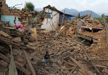 Nepal Earthquake :   నేపాల్‌లో ఆరుబయటే వేలమంది భూకంప బాధితులు.. ఫొటోలు