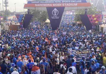 ODI World Cup 2023 : అహ్మదాబాద్‌ స్టేడియం వద్ద అభిమానుల కోలాహలం
