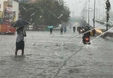 Michaung  Cyclone : ‘మిగ్‌జాం’ ఎఫెక్ట్‌.. చెన్నైలో భారీ వర్షం