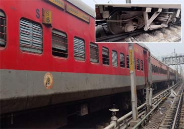 Hyderabad: నాంపల్లిలో పట్టాలు తప్పిన చార్మినార్‌ ఎక్స్‌ప్రెస్‌