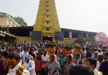 Komuravelli Mallanna: భక్తులతో కిక్కిరిసిన కొమురవెల్లి ఆలయం