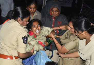 AP Anganwadi Workers: విజయవాడ ధర్నాచౌక్‌ వద్ద అంగన్‌వాడీ కార్యకర్తల అరెస్టు