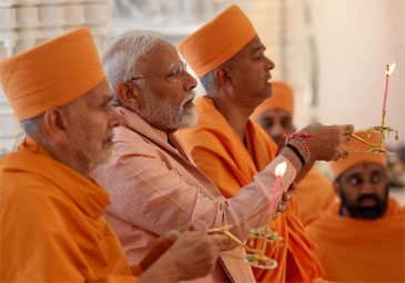PM Modi: అబుధాబీలో హిందూ దేవాలయాన్ని ప్రారంభించిన ప్రధాని మోదీ