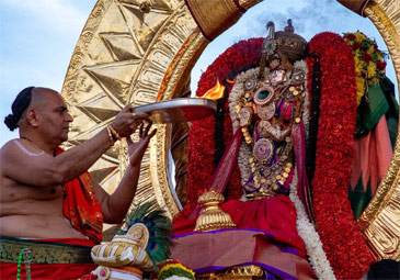 Tirumala: తిరుమలలో రథసప్తమి.. చిన్నశేష వాహనంపై శ్రీవారు