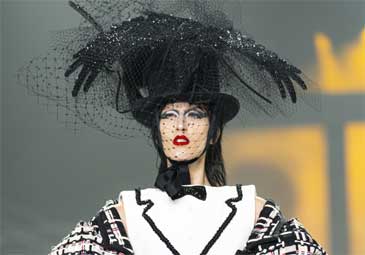 New York Fashion Week: విభిన్న కేశాలంకరణలో అలరించిన మోడల్స్‌