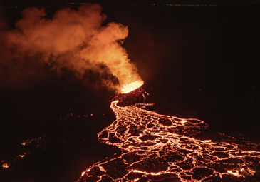 Iceland volcano eruption: ఐస్‌ల్యాండ్‌లో బద్దలైన అగ్నిపర్వతం.. ఫొటోలు