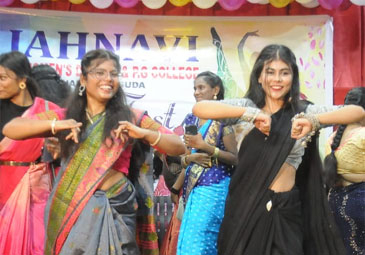 Hyderabad: ఘనంగా డిగ్రీ కళాశాల వార్షికోత్సవం.. విద్యార్థుల సందడి