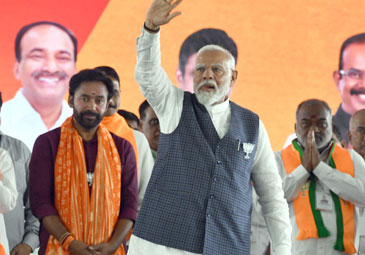 PM Modi: ఎల్బీ స్టేడియంలో మోదీ సభ.. ర్యాలీగా తరలివచ్చిన పార్టీ శ్రేణులు