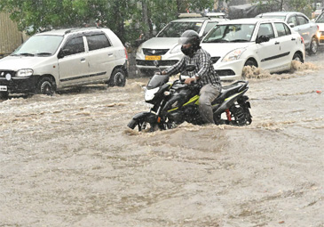 Rain: హైదరాబాద్‌లో పలు చోట్ల వర్షం