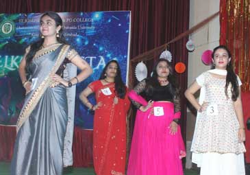 Fashion: సందడిగా విద్యార్థుల ర్యాంప్‌వాక్‌