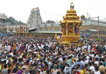 Swarna Rathotsavam: తిరుమలలో వైభవంగా శ్రీవారి స్వర్ణ రథోత్సవం