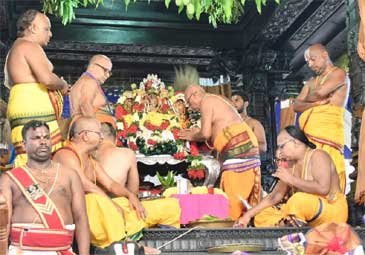 Bhadradri: వైభవంగా భద్రాద్రి రామయ్య పట్టాభిషేకం