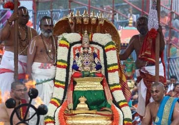 Tirumala: చిన్నశేష వాహనంపై శ్రీనివాసుడి వైభవం
