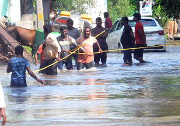 Floods: అనంతపురంలో వరద కష్టాలు