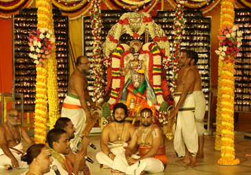 Hyderabad: వేణుగోపాలకృష్ణుడి అలంకారంలో శ్రీనివాసుడు