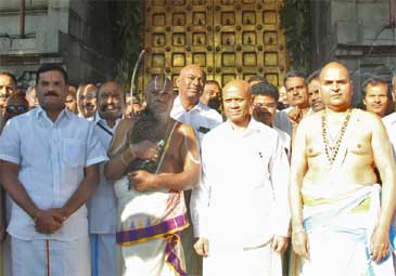 Surya Grahan 2022: నేడు సూర్యగ్రహణం.. తెలుగు రాష్ట్రాల్లో మూతపడిన ప్రధాన ఆలయాలు