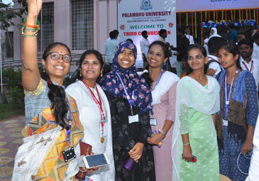 Palamuru University: సందడిగా పాలమూరు యూనివర్సిటీ స్నాతకోత్సవం