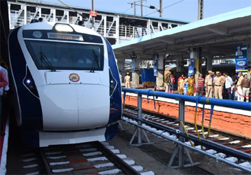 Vande Bharat Express : తెలుగు రాష్ట్రాల్లో తొలి ‘వందేభారత్‌ ఎక్స్‌ప్రెస్‌’ రయ్‌రయ్‌