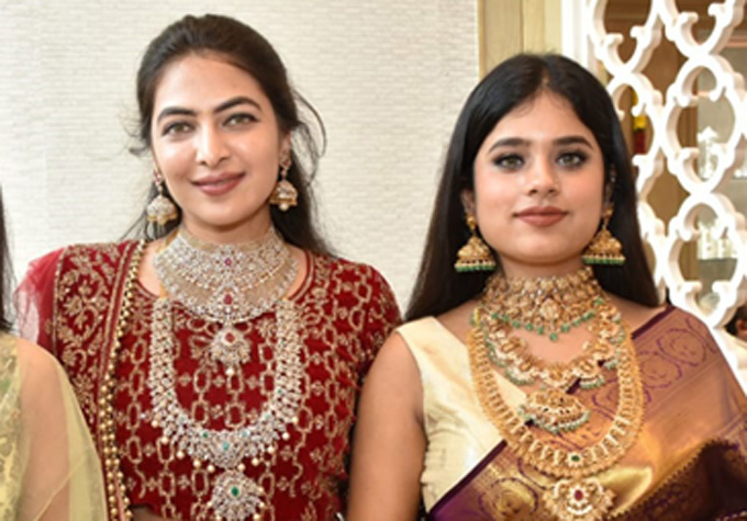 Raashi Singh: నగల దుకాణం ప్రారంభోత్సవంలో మెరిసిన రాశీసింగ్‌