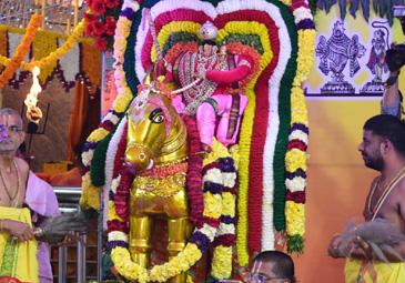 Yadadri: యాదాద్రి ఆలయంలో ఎదుర్కోలు ఉత్సవం