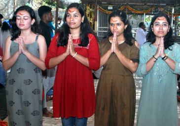 Ugadi: శోభకృత్‌ నామ సంవత్సర ఉగాది..  ఆలయాల్లో భక్తుల రద్దీ