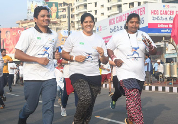Marathon : విశాఖ, హైదరాబాద్‌లో మారథాన్‌ సందడి