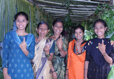 karnataka : కర్ణాటక అసెంబ్లీ ఎన్నికలు.. కొనసాగుతున్న పోలింగ్‌