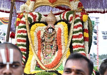 Tirumala : మోహినీ అవతారంలో దర్శనమిస్తున్న శ్రీమలయప్పస్వామి