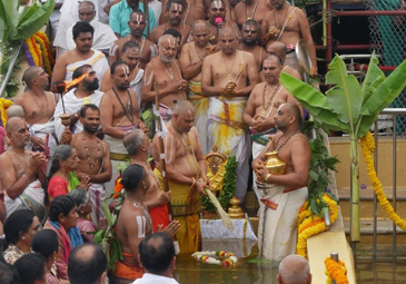 Tirumala: వైభవంగా తిరుమల శ్రీవారి బ్రహ్మోత్సవాలు...చక్రధారుడి చక్రస్నానం