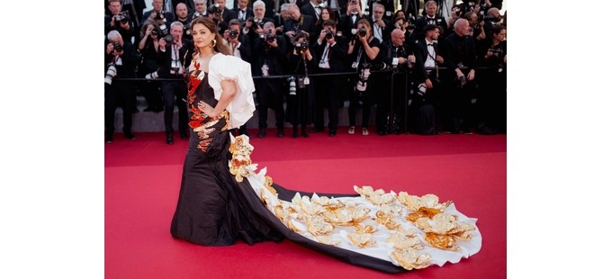 Cannes: బ్లాక్‌ డ్రస్‌లో మెరిసిపోతూ.. బాడీ పాజిటివిటీని చాటిన ఐశ్వర్య!