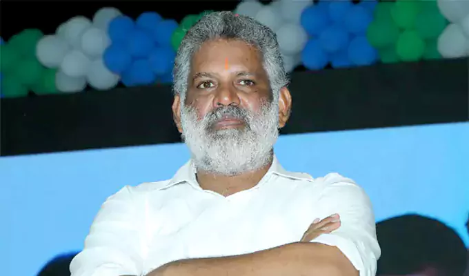 బెంగళూరు ఎయిర్‌పోర్టులో చెవిరెడ్డిని అడ్డుకున్న పోలీసులు |