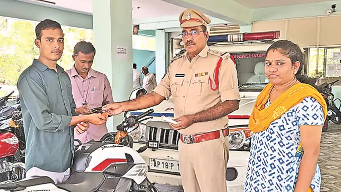 మీ బైక్ కి ట్రాకర్ ఉందా