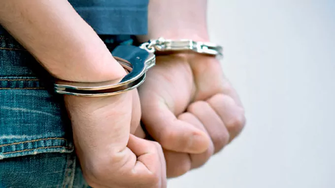 లోదుస్తుల్లో సిమ్ తో పరీక్షకు