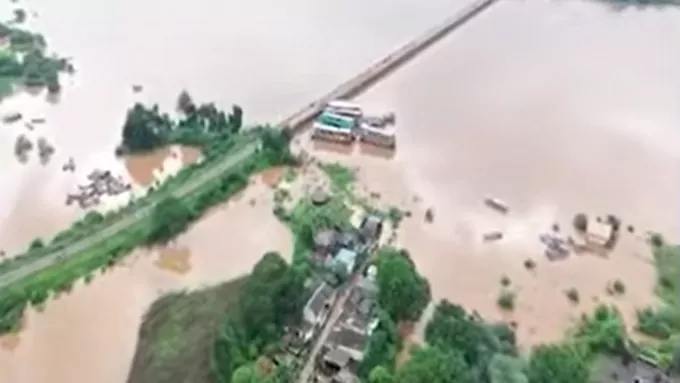 Rising Godavari Water Levels: 175 Gates Opened at Dhavaleswaram Barrage