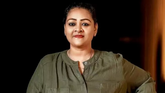 ఫోన్ చూసి.. రూ.3 లక్షలు ఖర్చు చేసి
