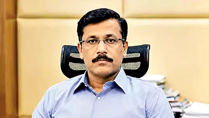 రియల్ సింగమ్ ’.. 21 ఏళ్లలో 25 బదిలీలు