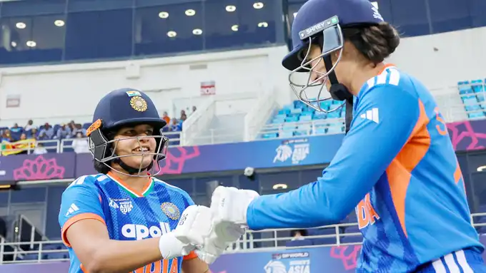 షెఫాలీ దూకుడు.. 24 బంతుల్లో హాఫ్‌ సెంచరీ