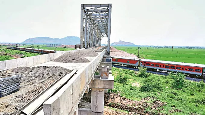 త్వరలో రైలుపై రైలు.. ఎక్కడో తెలుసా?