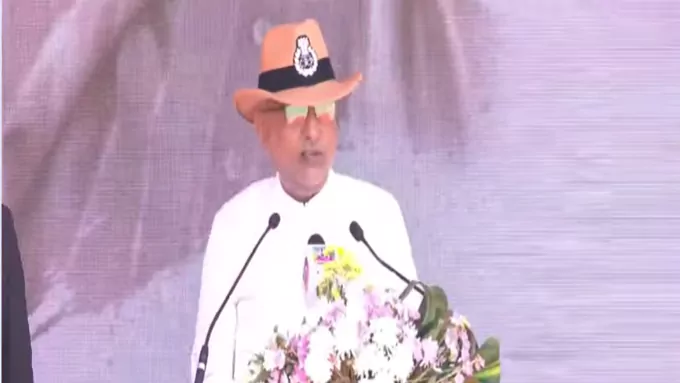 మహనీయుల పోరాటాలే స్ఫూర్తి: సీపీ రాధాకృష్ణన్‌