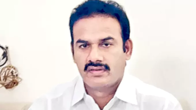 ప్రభుత్వ విప్ రామచంద్రునాయక్ కారులో ప్రమాదం ప్రభుత్వ విప్ రామచంద్రునాయక్ కారులో ప్రమాదం