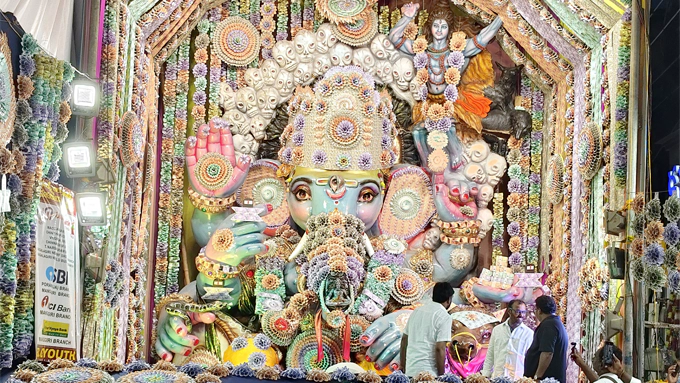 రూ.2.41 కోట్లతో గణపతికి అలంకరణ