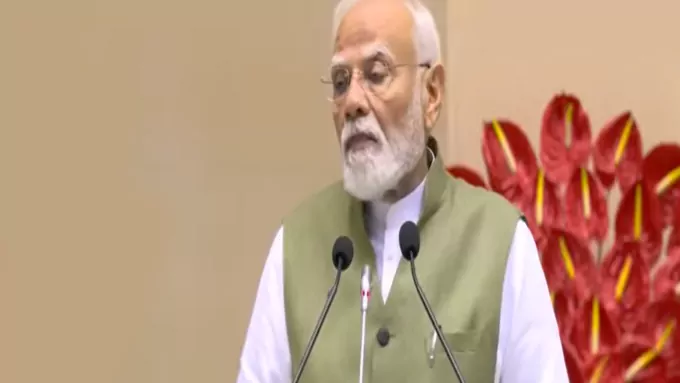 భారత్‌లో ఈవీ విప్లవం రావాల్సిఉంది : మోదీ