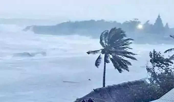 ఈ రాత్రికి తీరం దాటనున్న తీవ్ర వాయుగుండం – general ఈ రాత్రికి తీరం దాటనున్న తీవ్ర వాయుగుండం – general