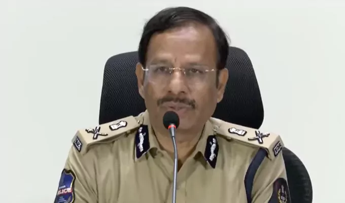 పాత/ఫేక్ వీడియోలు పోస్టు చేస్తే కఠిన చర్యలు: సజ్జనార్ – general పాత/ఫేక్ వీడియోలు పోస్టు చేస్తే కఠిన చర్యలు: సజ్జనార్ – general
