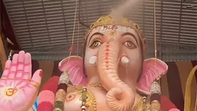 Video: ఉన్నచోటనే 63 అడుగుల గణపతి నిమజ్జనం