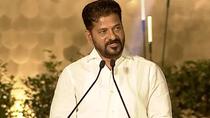 వారిద్దరి నిర్ణయాల వల్లే పటిష్ఠంగా భారత్‌: రేవంత్‌
